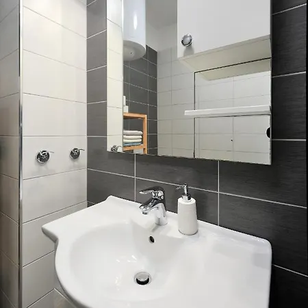 Alluro Apartment